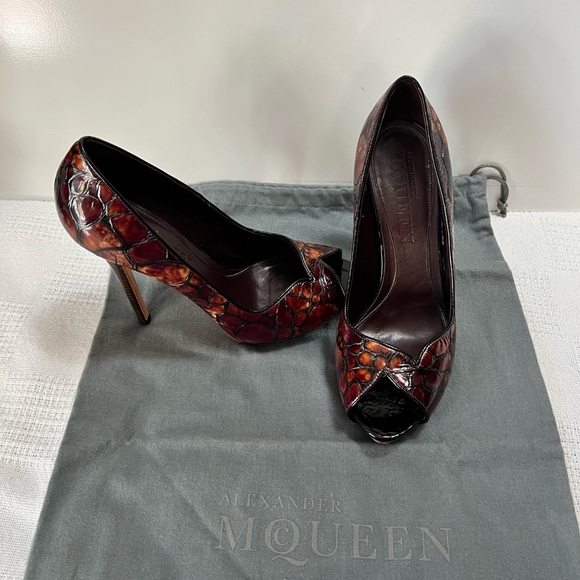 Alexander McQueen - Picture 8 of 15